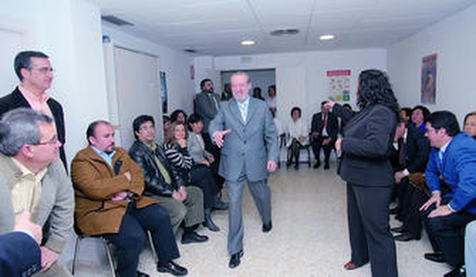 El presidente de la Diputación de Sevilla visita  el centro de tratamiento de Torreblanca.