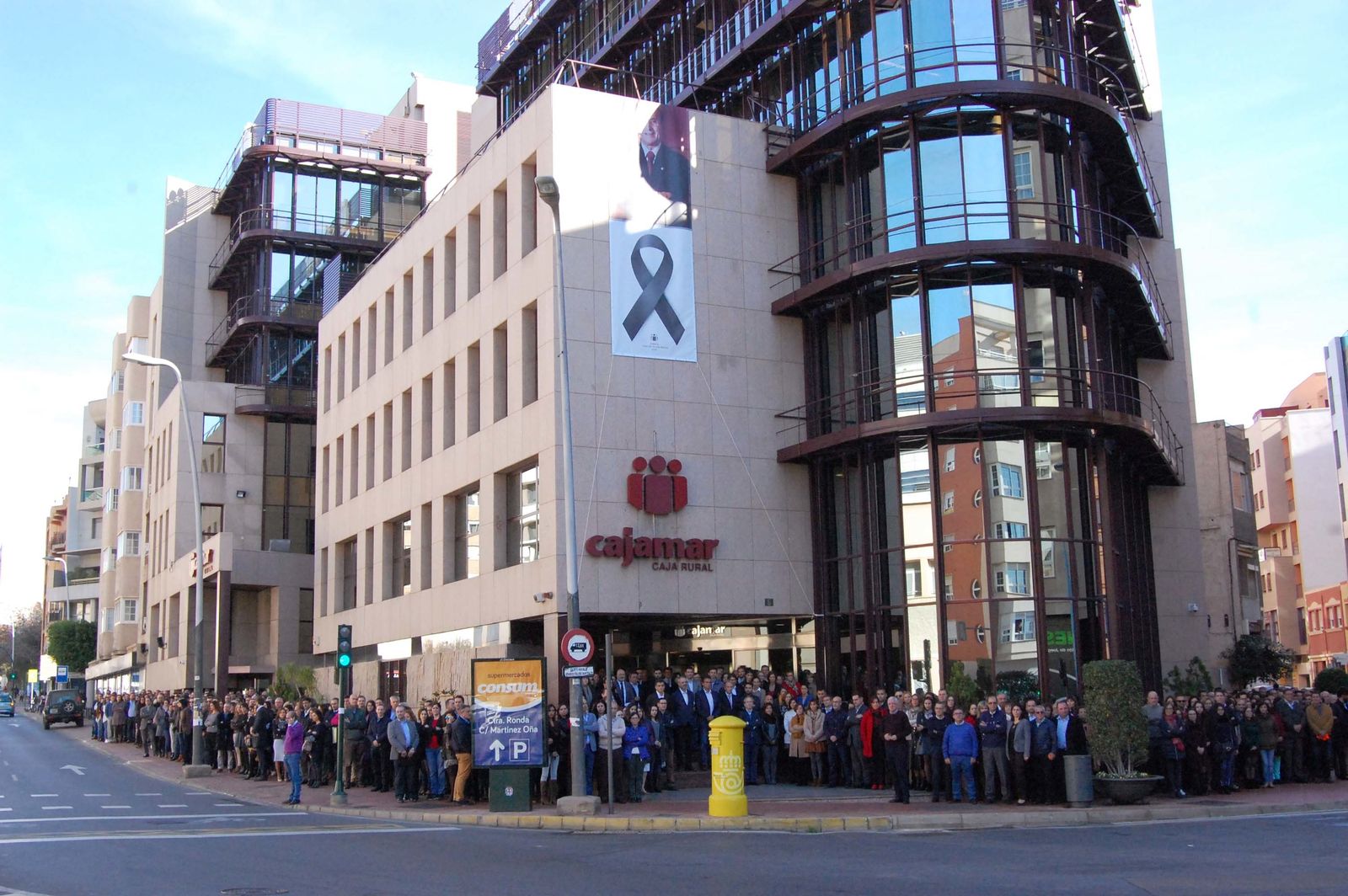 Minuto de silencio en los servicios centrales de Cajamar