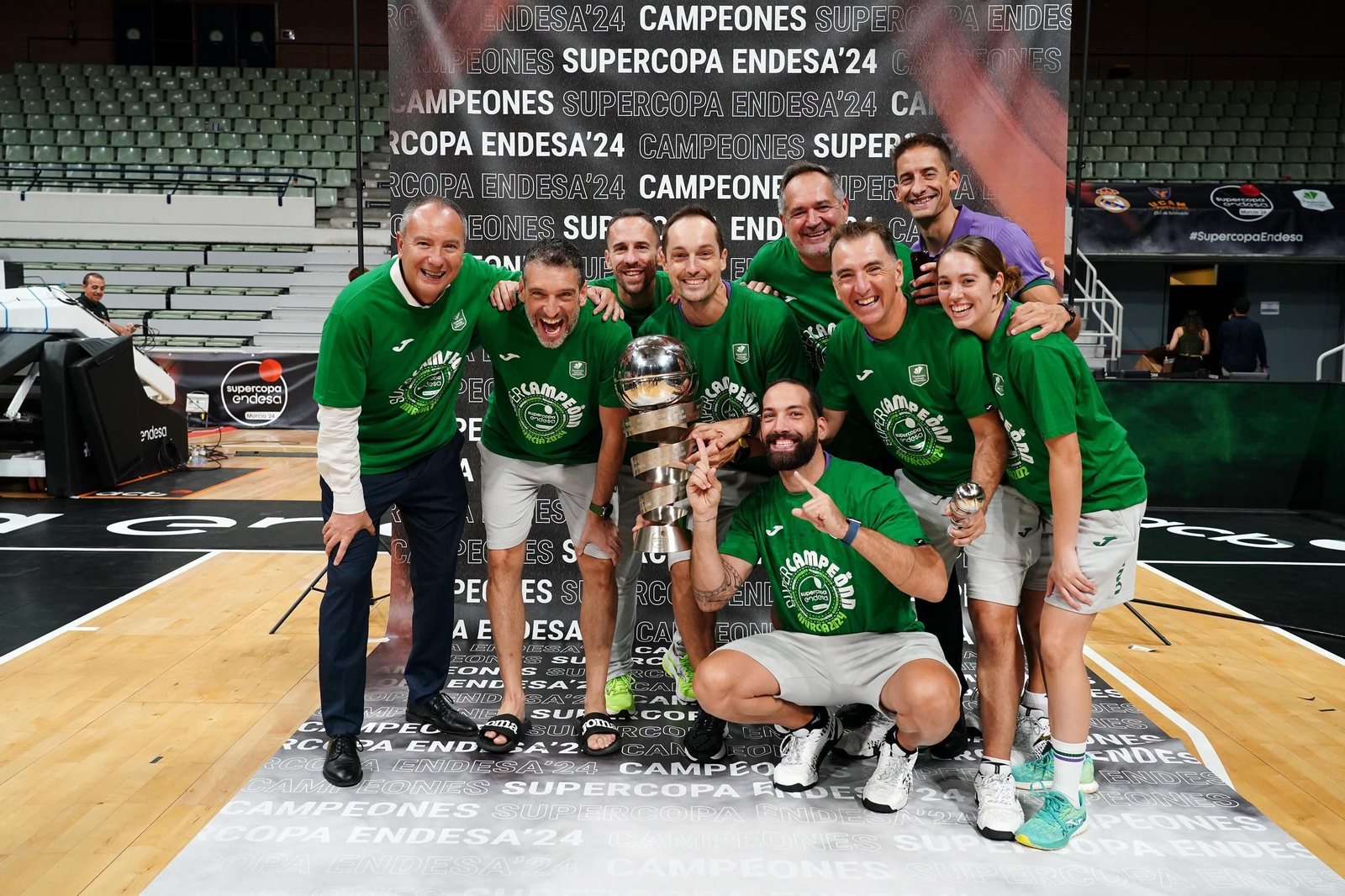 La sesión de fotos de los supercampeones de la ACB