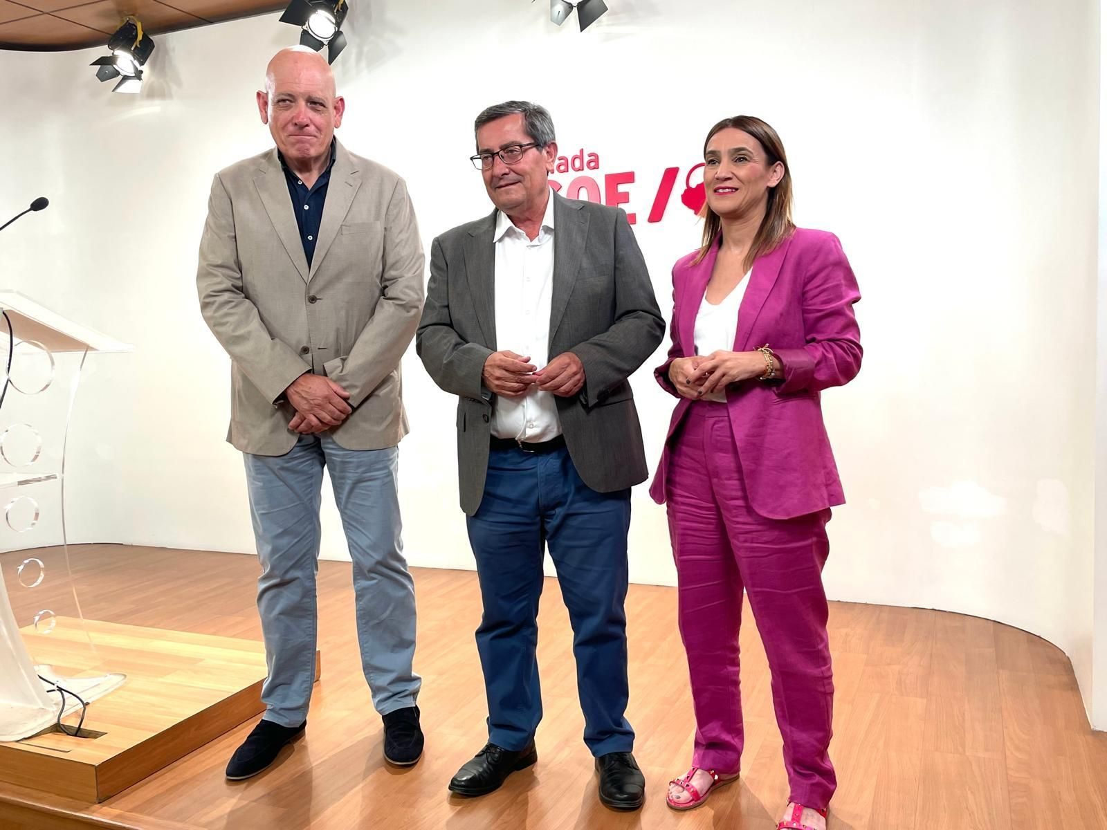 José Entrena junto a los parlamentarios Gerardo Sánchez y Olga Manzano José Entrena junto a los parlamentarios Gerardo Sánchez y Olga Manzano
