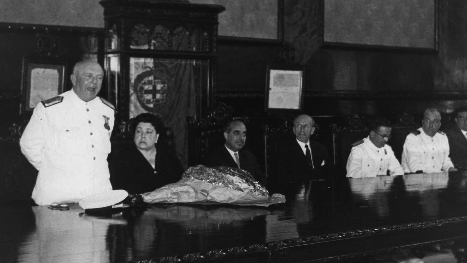ACTO DE ENTREGA DE LA BANDERA AL DRAGAMINAS EN EL AYUNTAMIENTO