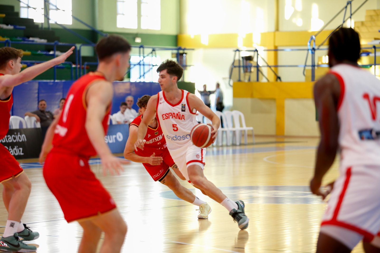 Las fotos de la primera jornada del torneo Internacional U20 de baloncesto de La Línea