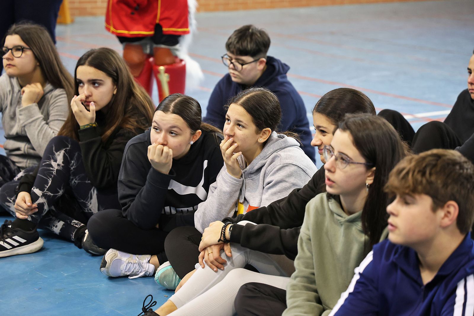 Exhibición práctica con alumnos y alumnas para promocionar el Campeonato de Europa de Bádminton en Huelva