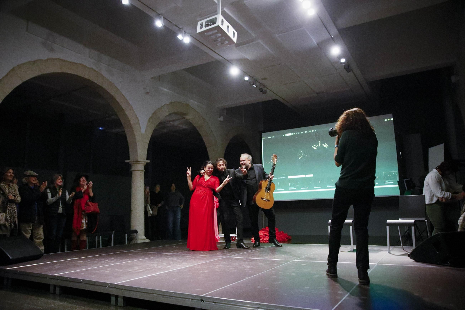 El Centro Andaluz de la Fotografía de Almería presenta el calendario 2025 con la actuación de la bailaora María Moreno, en imágenes