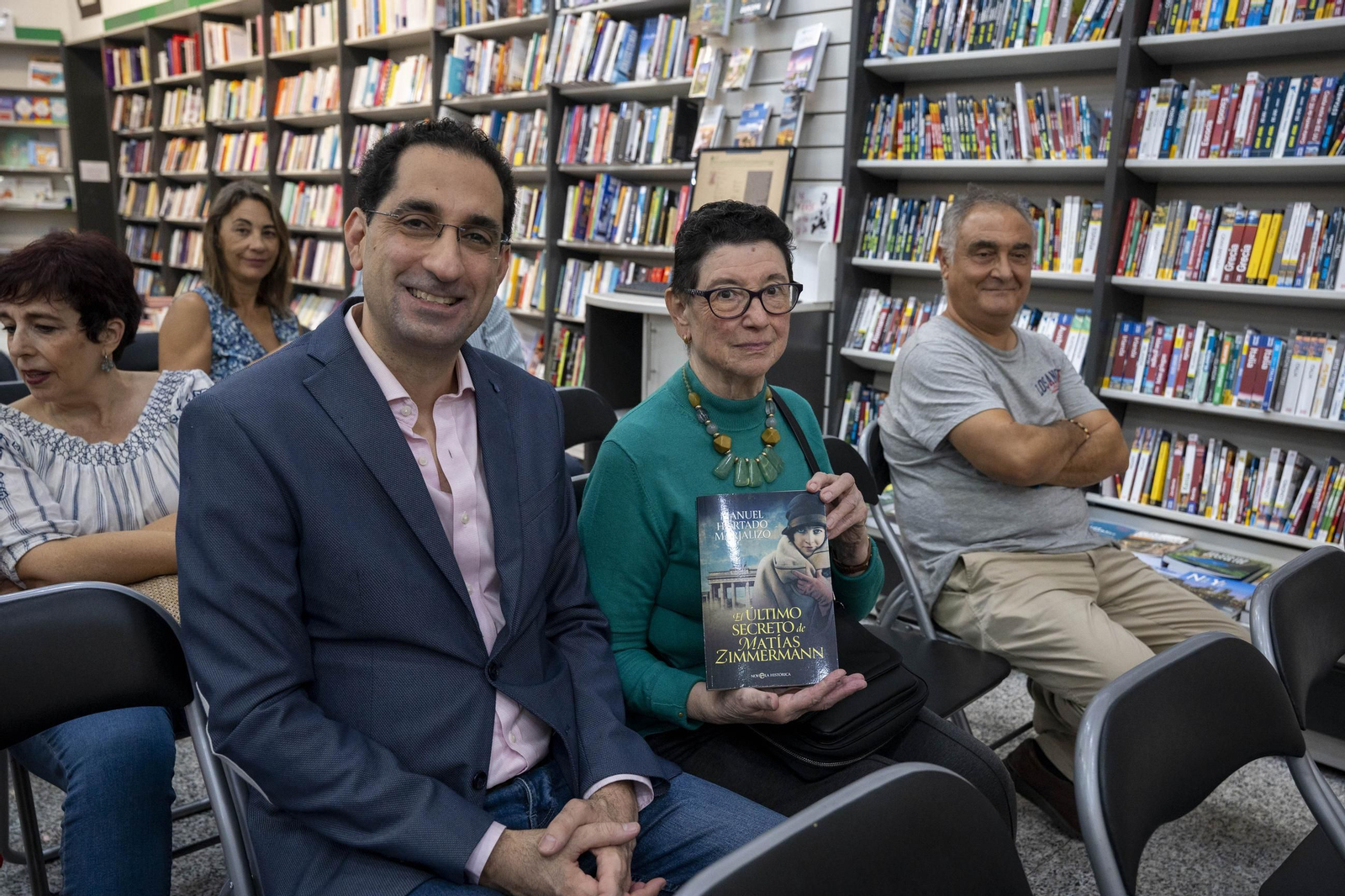 La presentación en Almería de la novela escrita por Manuel Hurtado, en imágenes