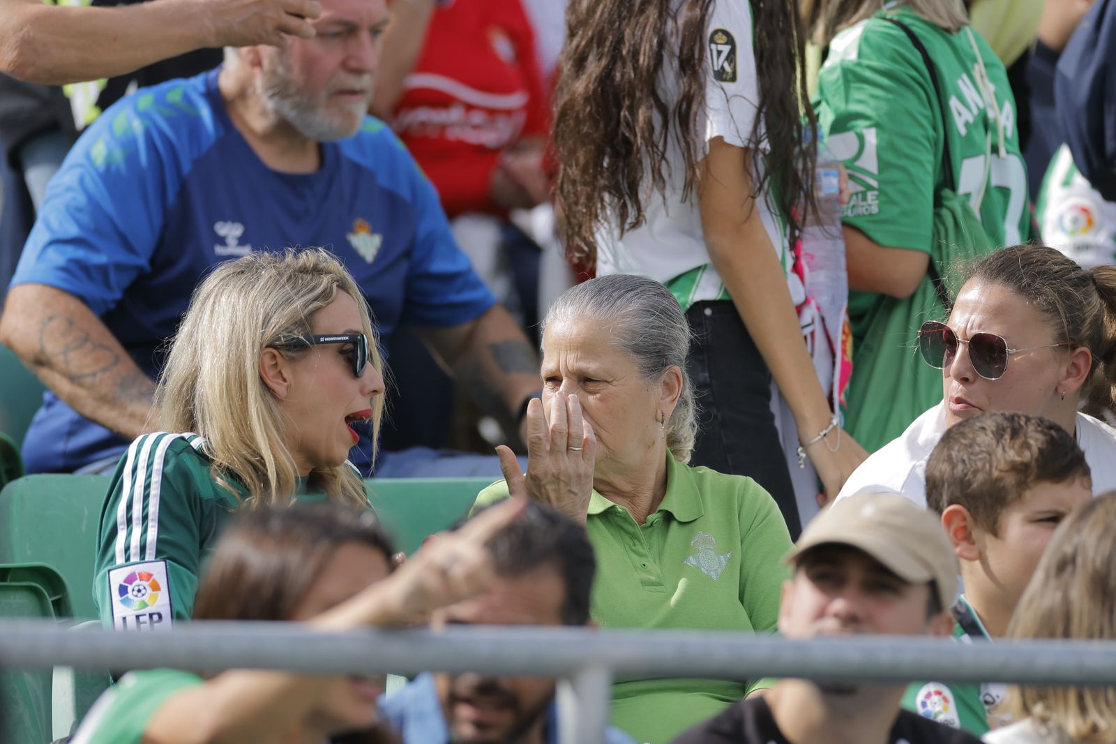 Búscate en las fotos del Betis-Osasuna