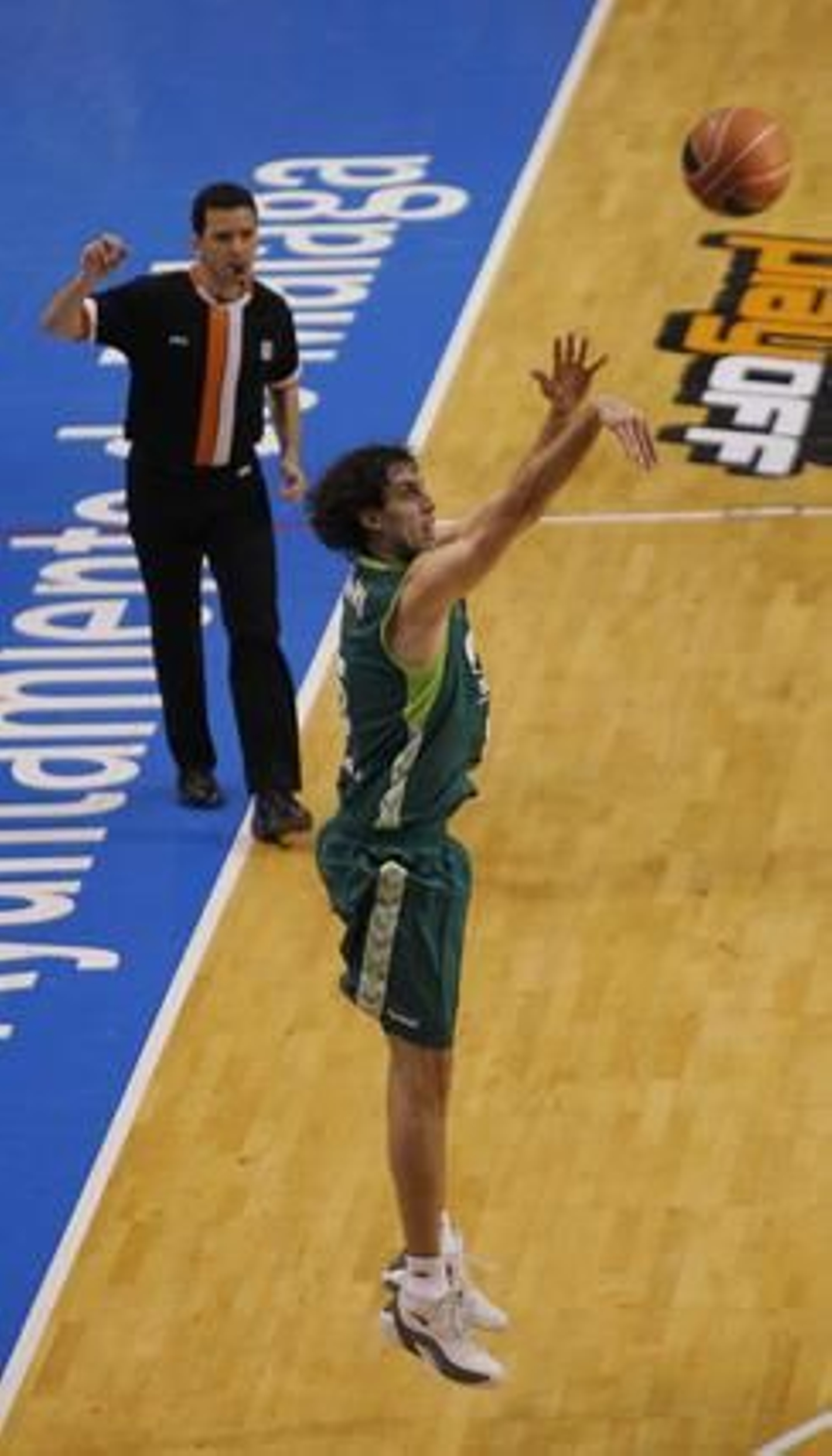 Unicaja cae eliminado de los play-off de la ACB en semifinales ante el Barcelona. / Sergio Camacho