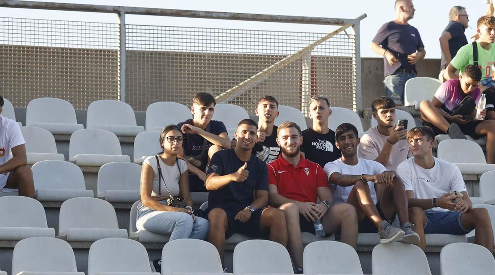 Búscate entre los aficionados del Algeciras CF - Sevilla Atlético en el Nuevo Mirador