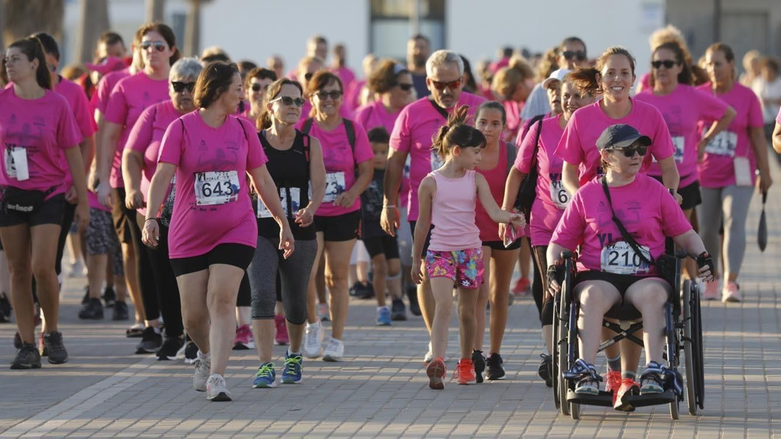 Fotos de la VI Carrera por la Mujer a beneficio de Apron