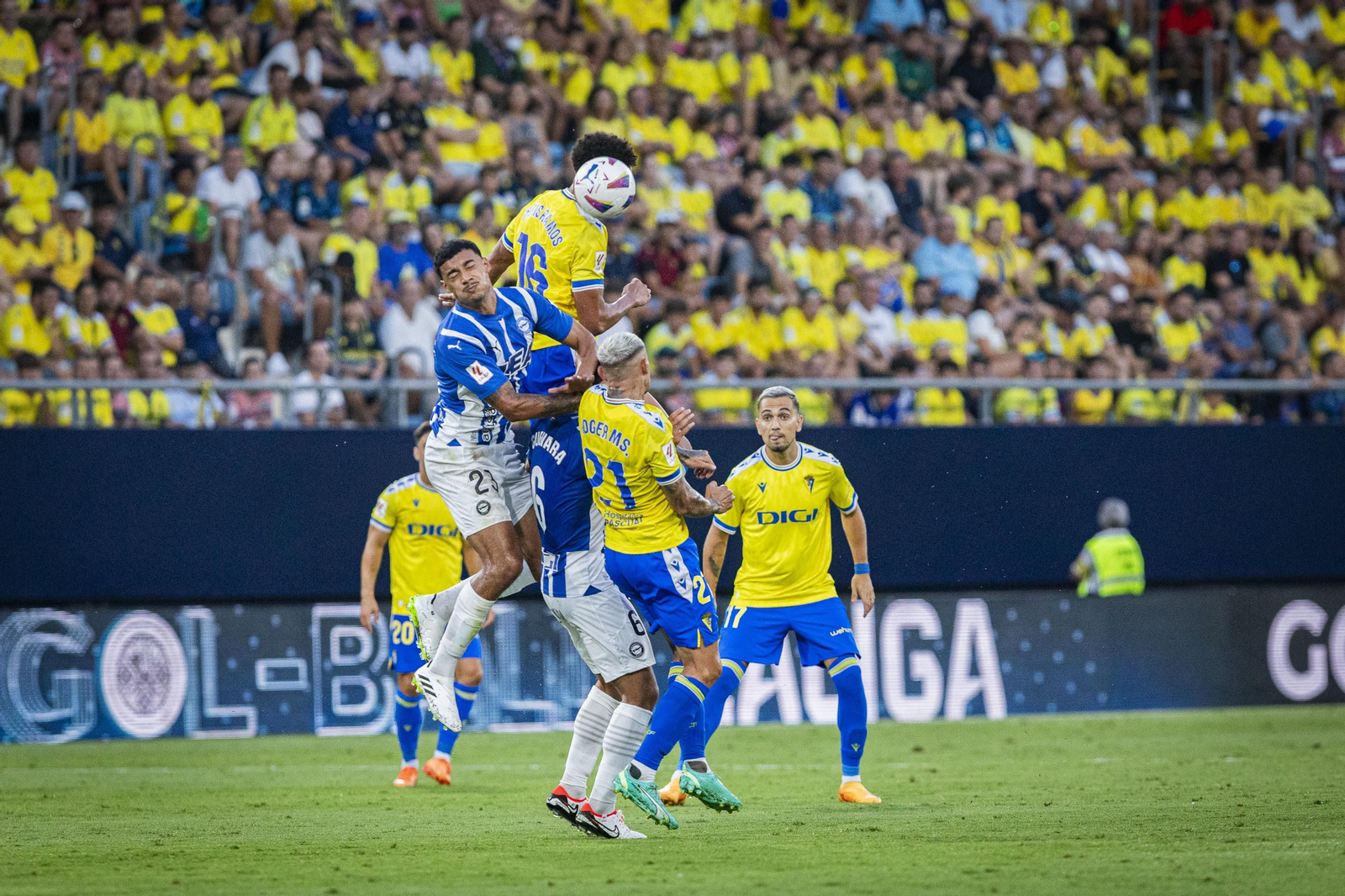 Imágenes del partido Cádiz-Alavés