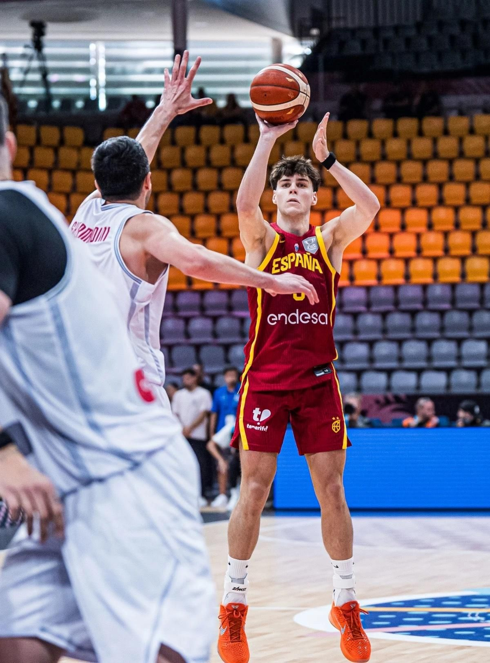 Saint-Supéry y España se estrenan con derrota en el Eurobasket 2025