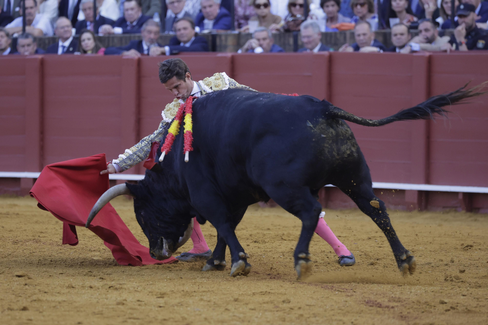 Las imágenes del la corrida del Domingo de Resurrección en la Maestranza de Sevilla