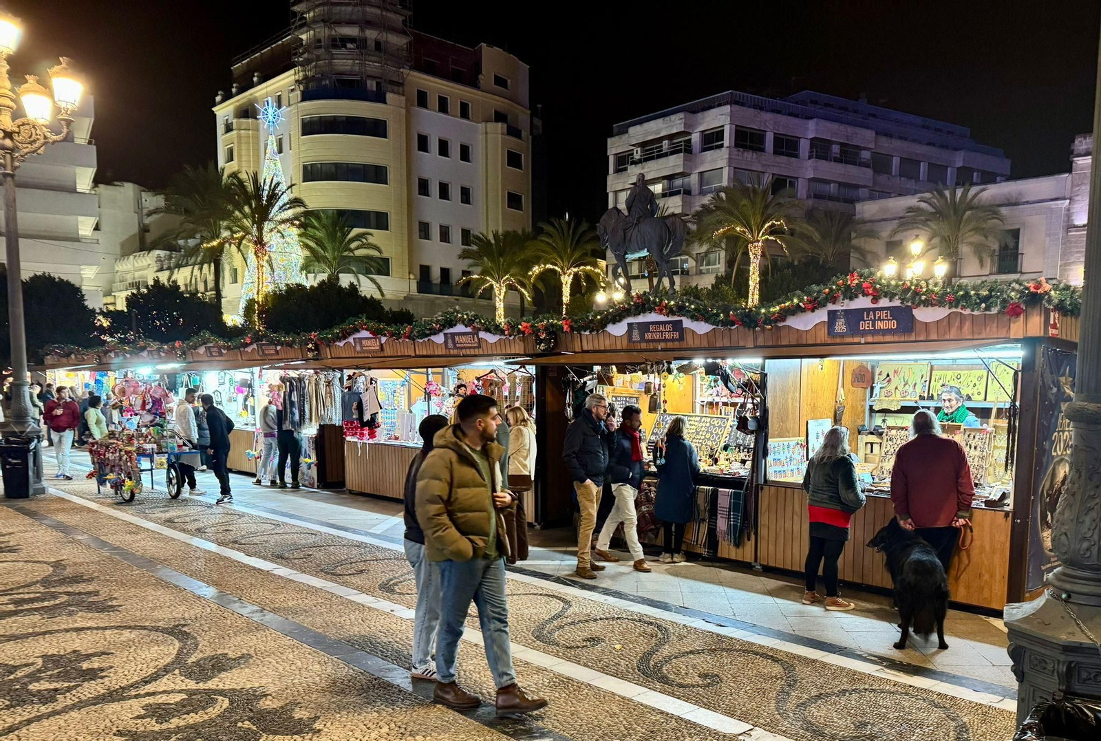 Mercado Navideño en la Plaza del Arenal, Jerez. LLLL.jpeg