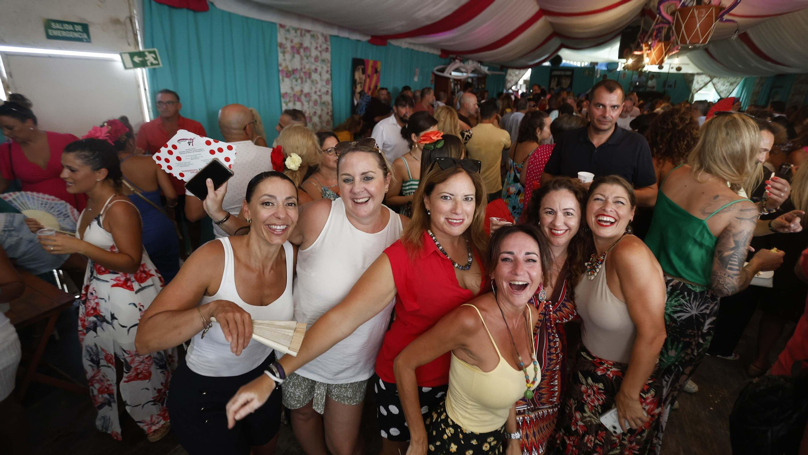 Búscate en las fotos del miércoles, día de la mujer, en la Feria de La Línea 2023