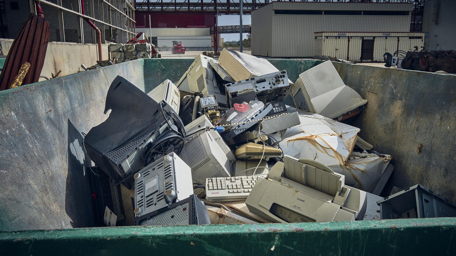 Derribo de la antigua factoría de Delphi.