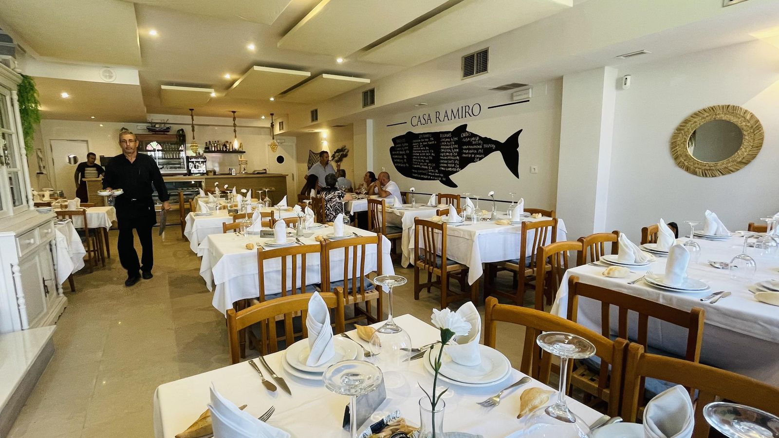 Interior renovado del Restaurante Casa Ramiro.