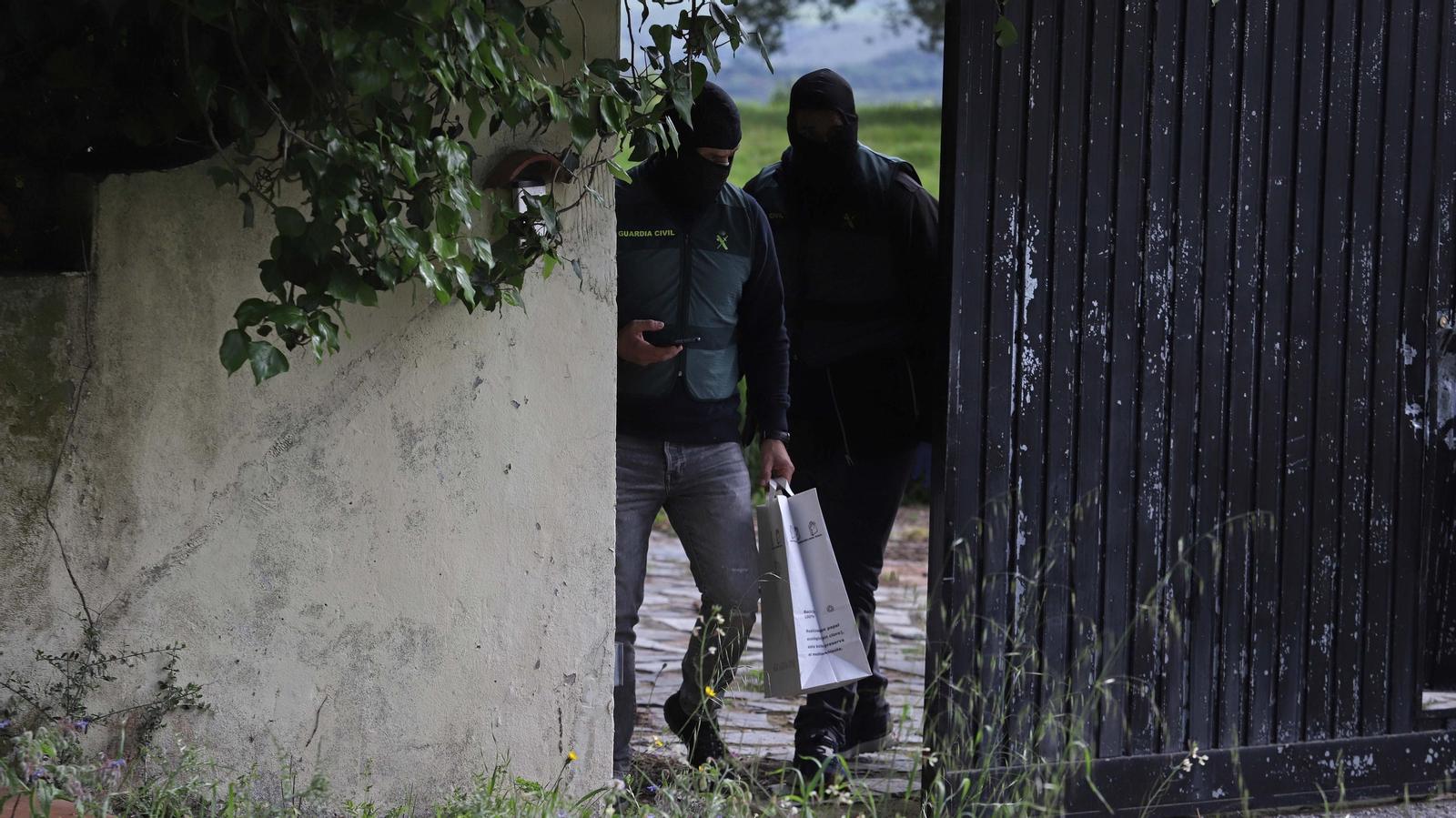 Fotos de los registros de la Guardia Civil en Benharás