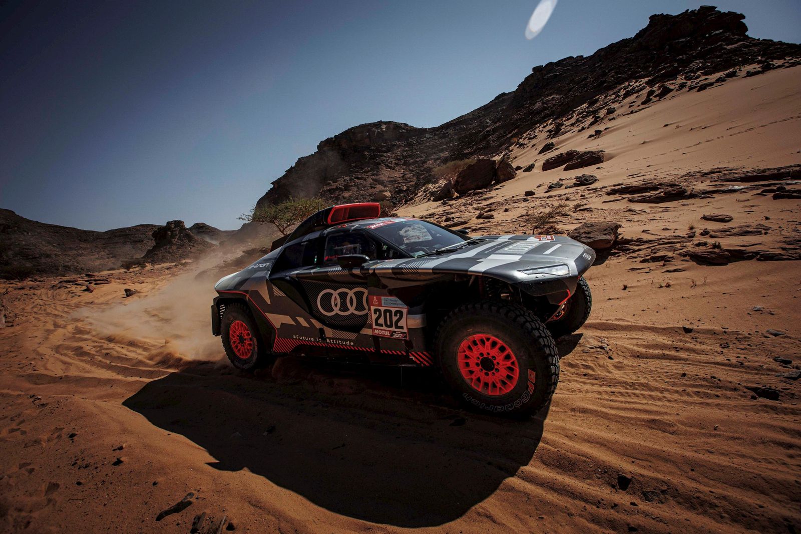 Carlos Sainz, a bordo del Audi híbrido.