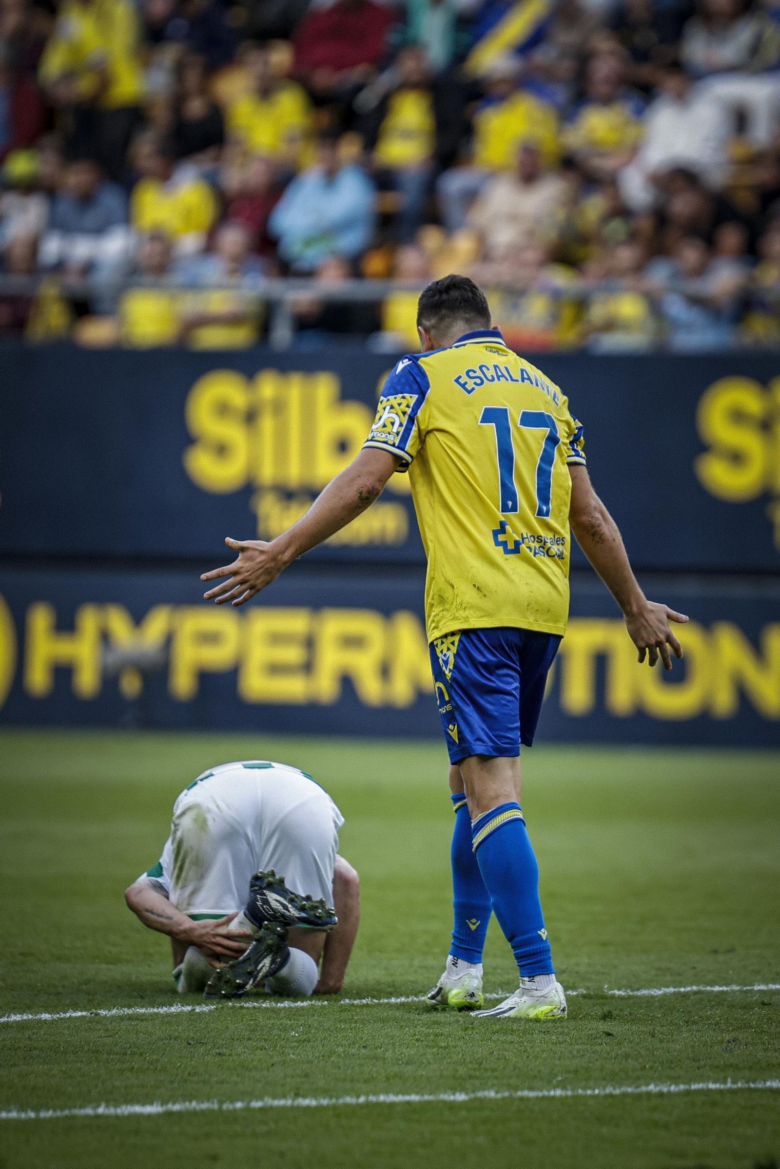 Búscate entre las imágenes del partido de fútbol entre Cádiz CF y Córdoba CF
