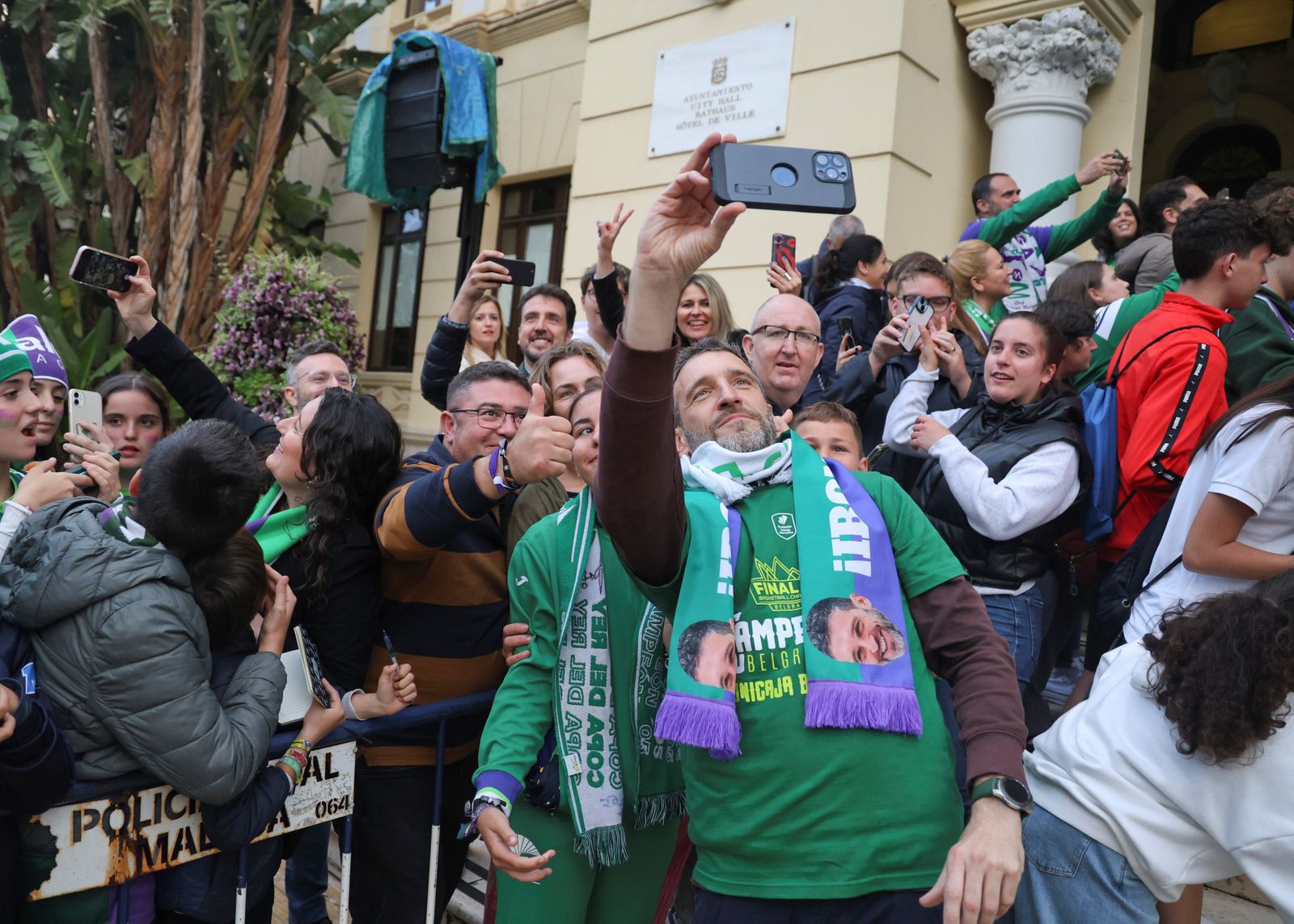 El Unicaja celebra en las calles de Málaga el título de la BCL
