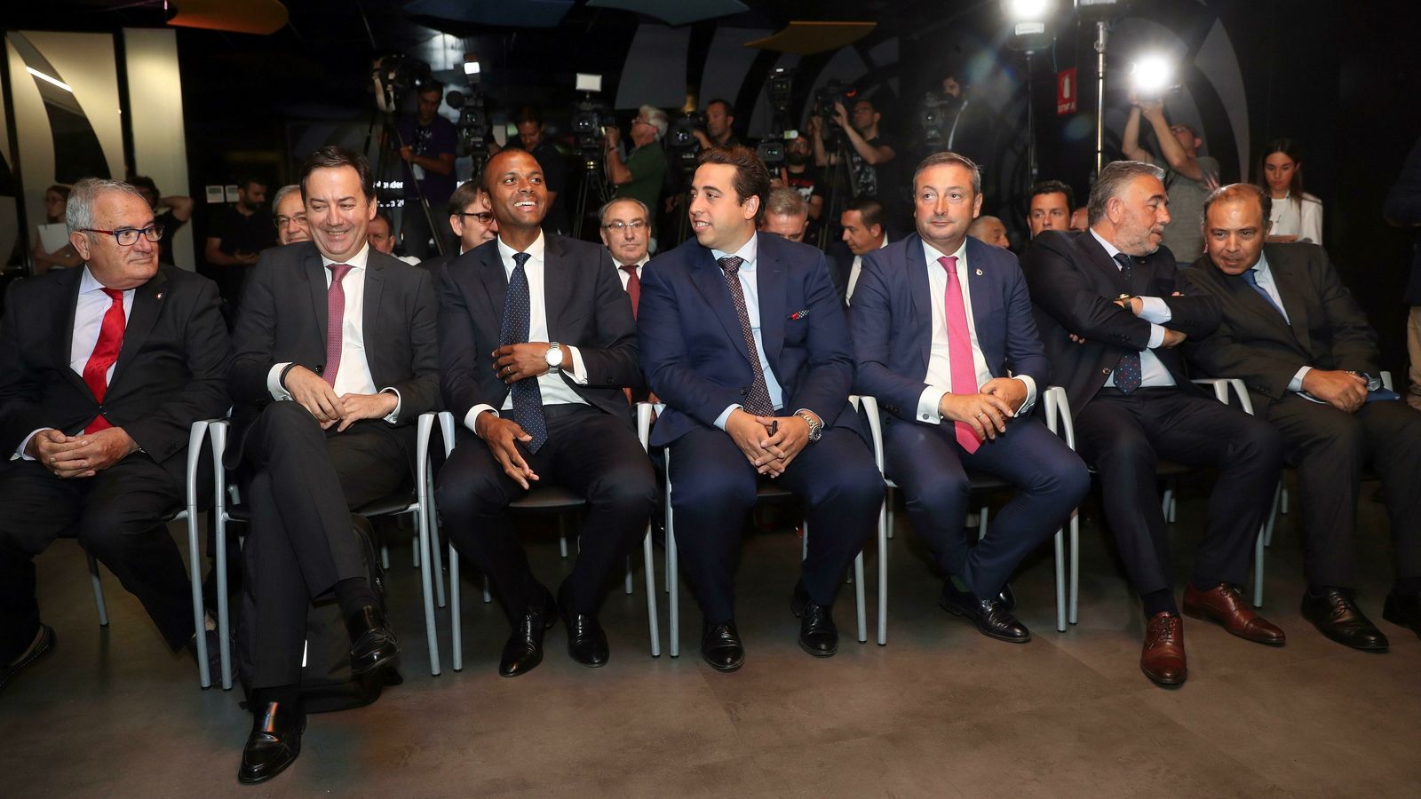 Los representantes de los distintos equipos que han logrado el ascenso antes del acto.