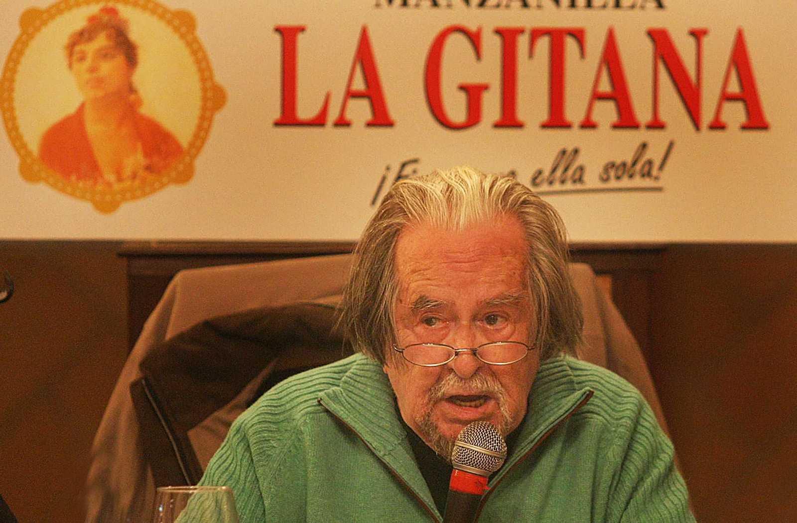 El poeta Carlos Edmundo de Ory.