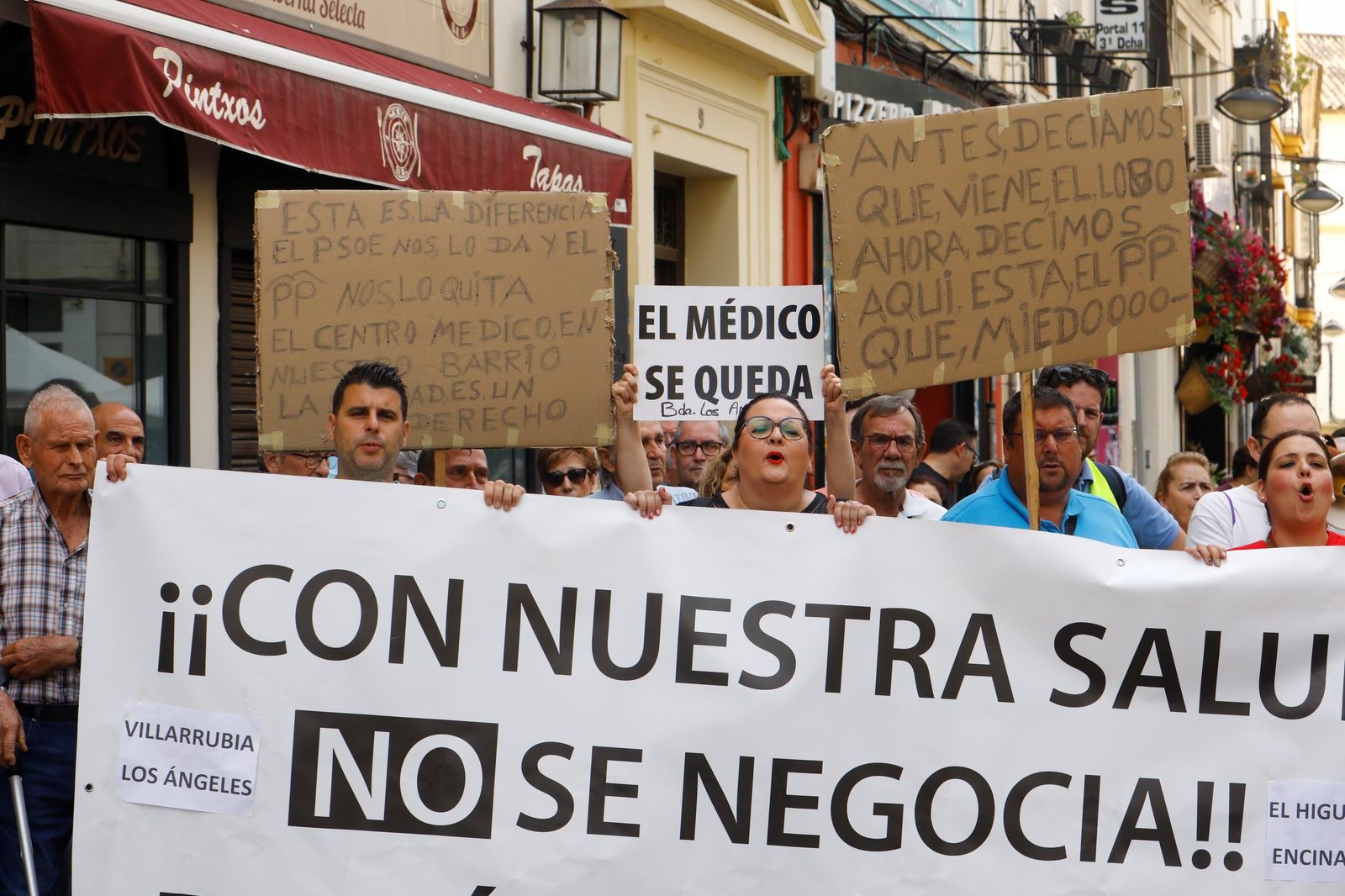 Las imágenes de la protesta de los vecinos de Villarrubia en defensa de la sanidad pública