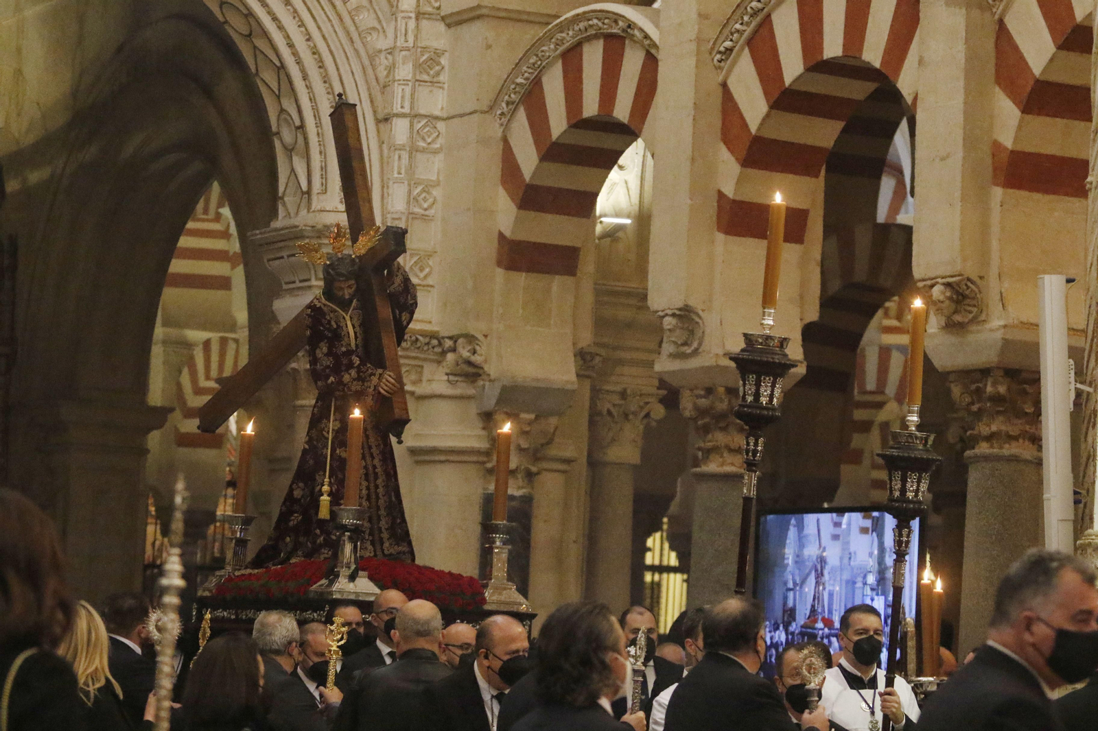 El Vía Crucis de las Cofradías de Córdoba, en imágenes