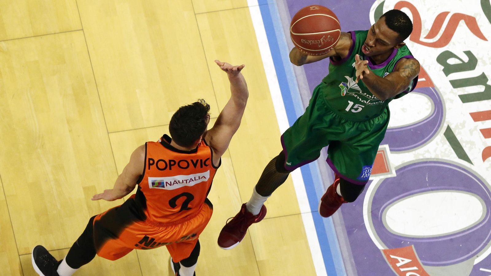 Jamar Smith lanza en su etapa en Málaga.