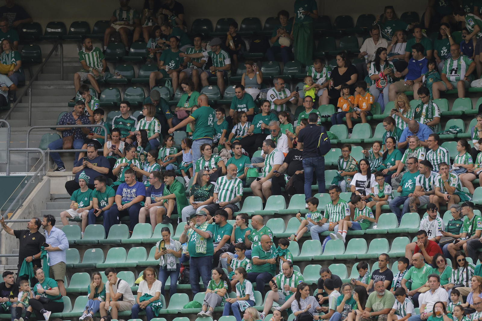 Búscate en las fotos de la despedida de Joaquín