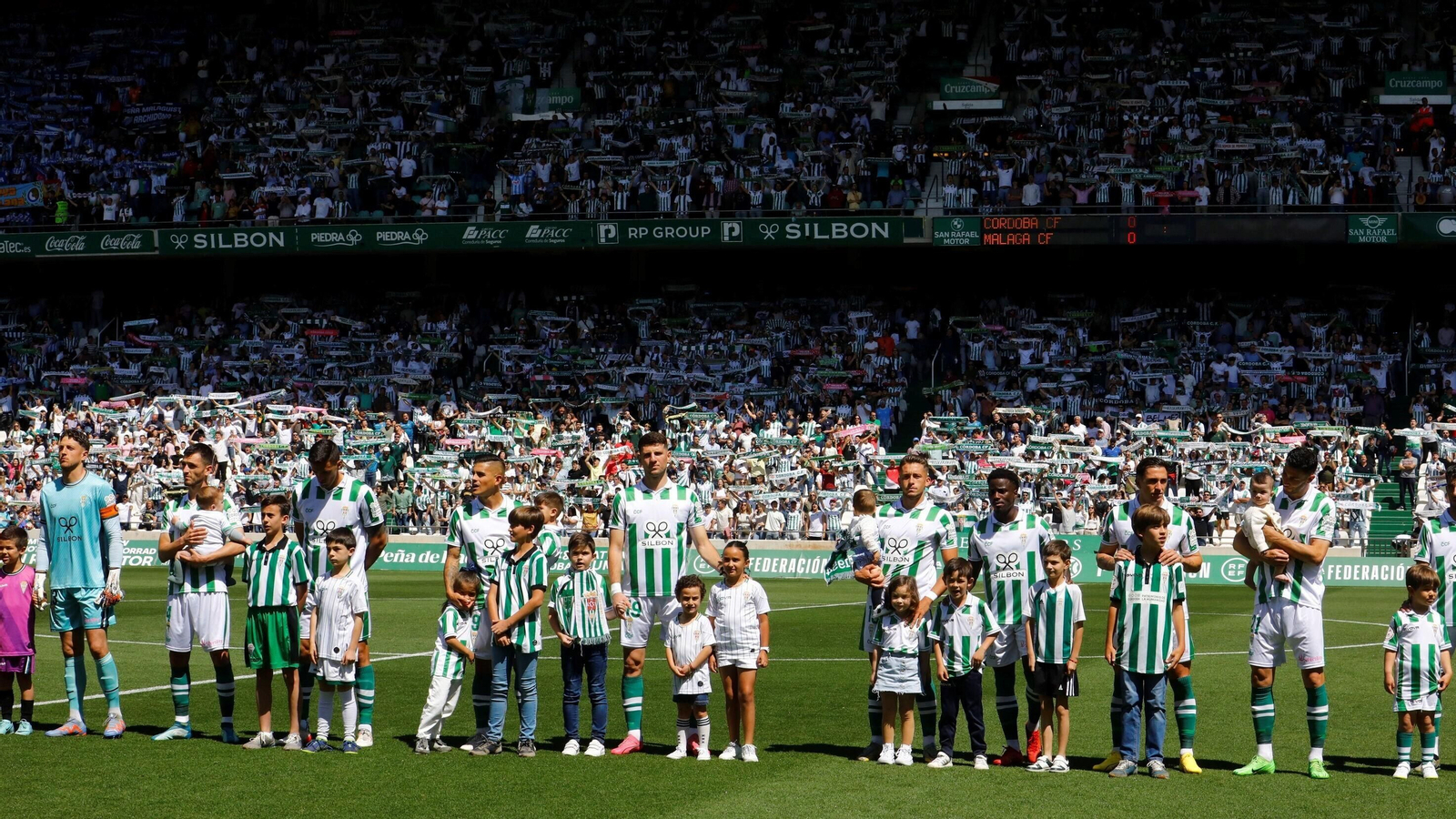 Ambiente de excepción en El Arcángel antes del Córdoba CF - Málaga CF.
