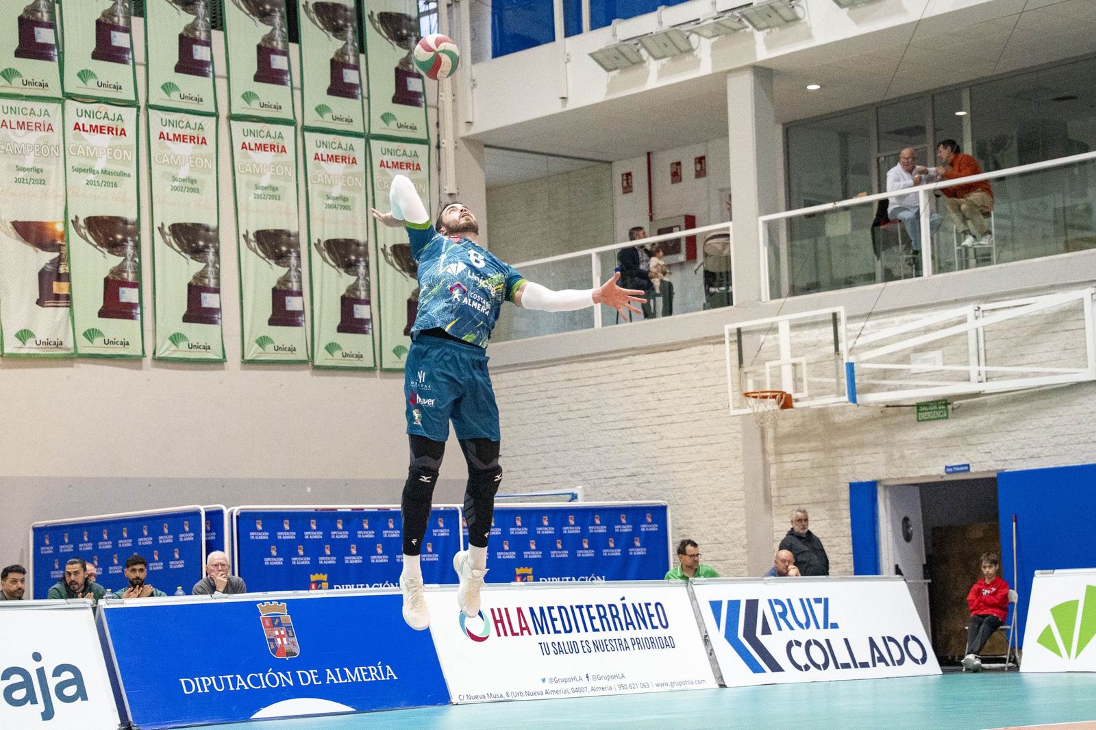 Las imágenes del partido entre Unicaja Costa de Almería y Pamesa Teruel de Superliga de voleibol