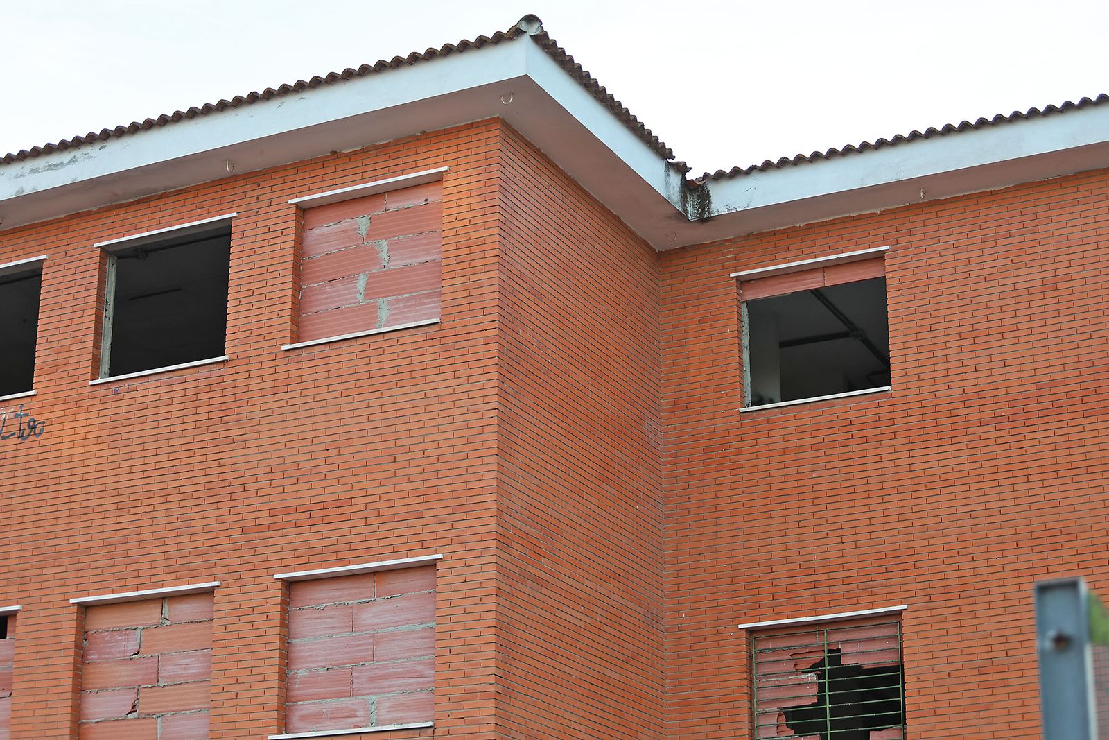 Imágenes del estado actual del edificio del antiguo IES Doñana