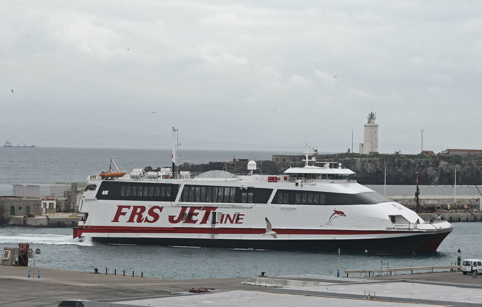 Uno de los barcos de FRS que unen Tarifa con Tánger Ciudad