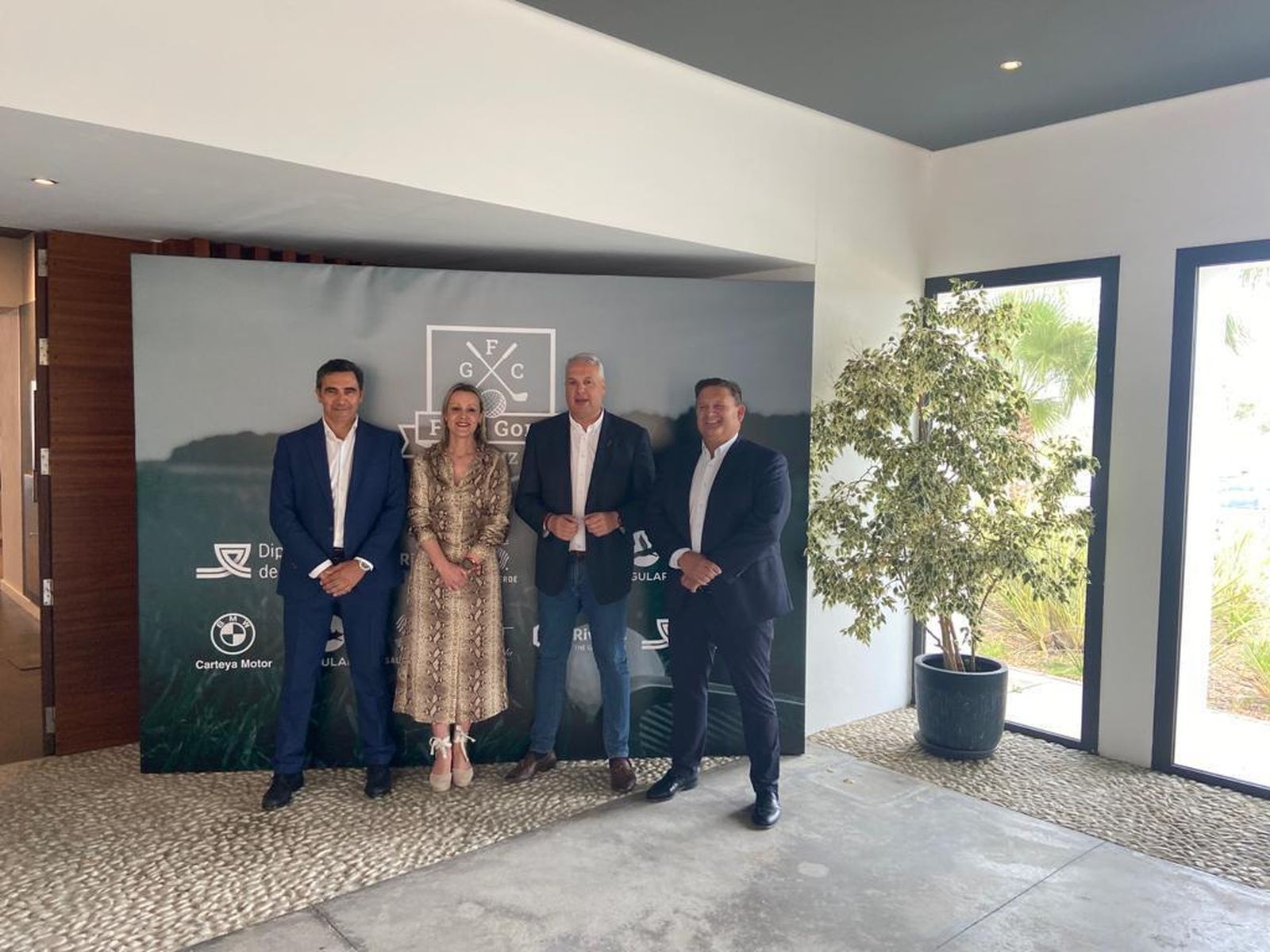 Ruiz Boix, en el centro, durante la apertura de la cita celebrada en La Alcaidesa.