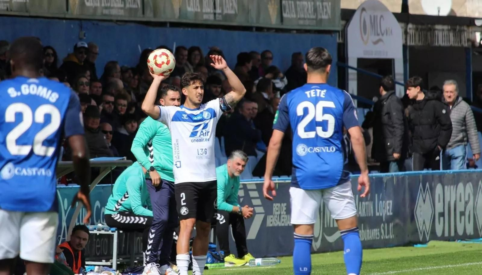 Marcelo se dispone a sacar de banda la campaña pasada en Linarejos en presencia de su excompañero Teté.