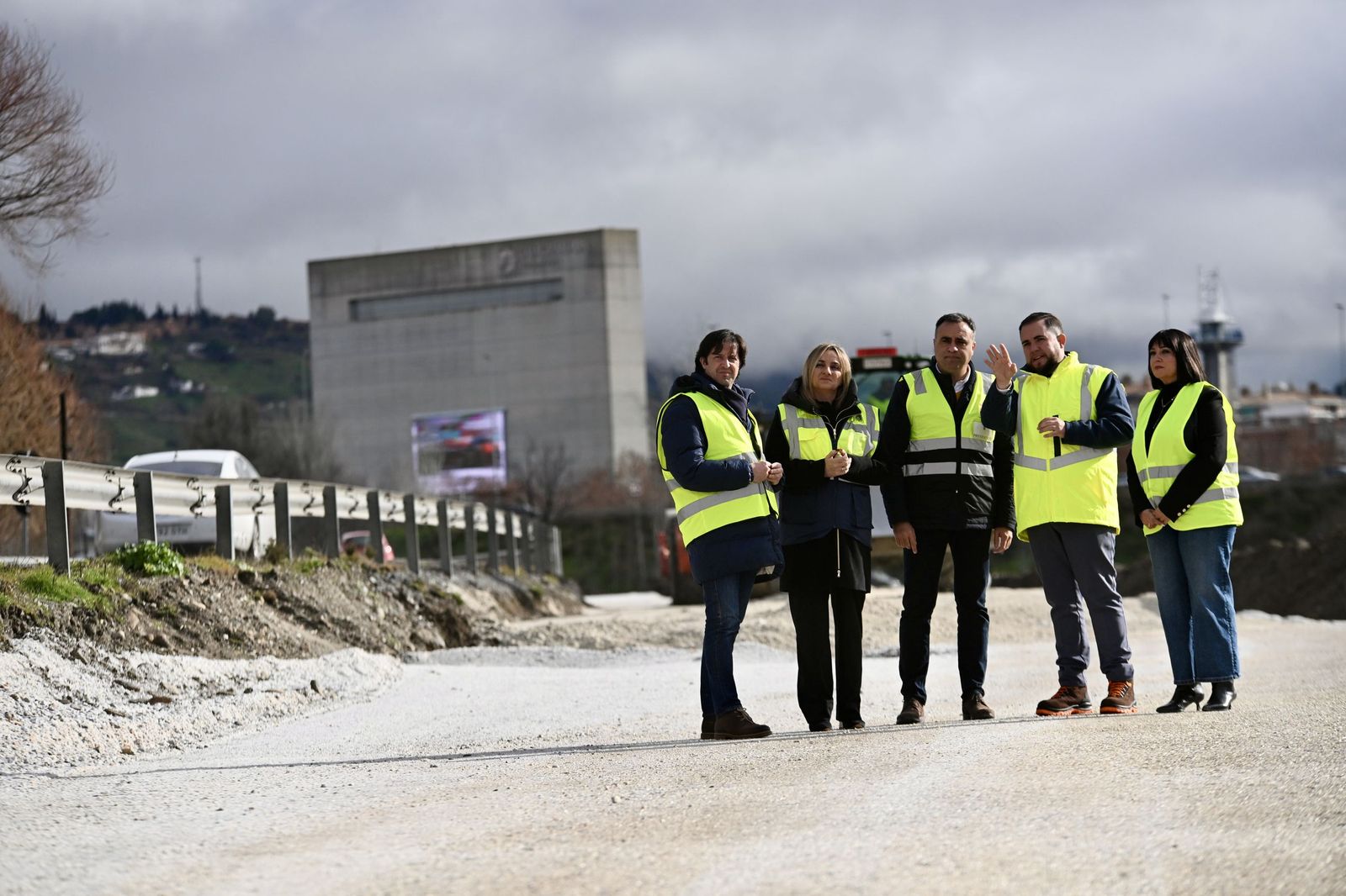 Varias autoridades políticas en la visita a la zona.