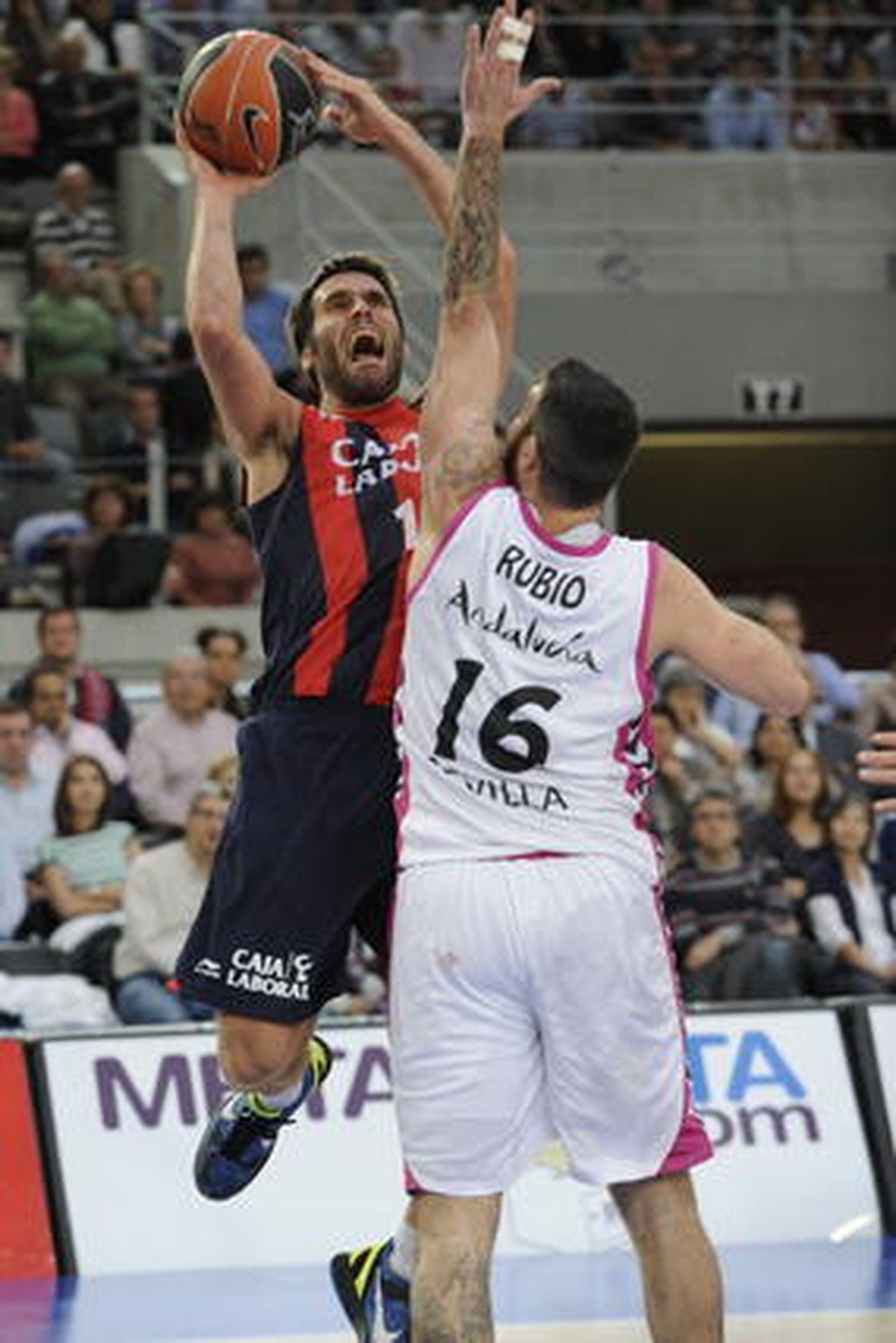 El Cajasol-Banca Cívica comienza su andadura en la Liga Endesa con derrota en casa del Caja Laboral (73-60).

Foto: Lino González (ACB Photo)