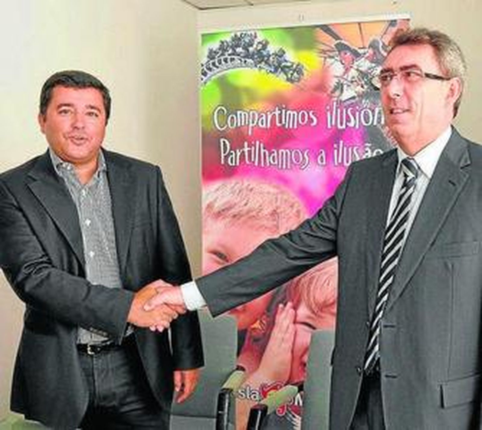 Jorge Botelho y Luis Navarrete celebran el acuerdo.