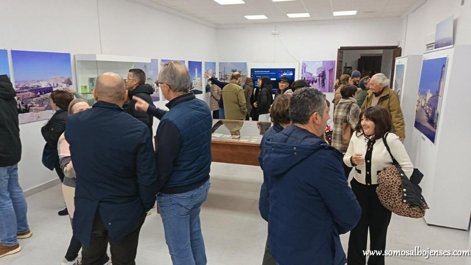 Vecinos del Almanzora se reúnen en Albox para disfrutar del arte de Miguel Romero