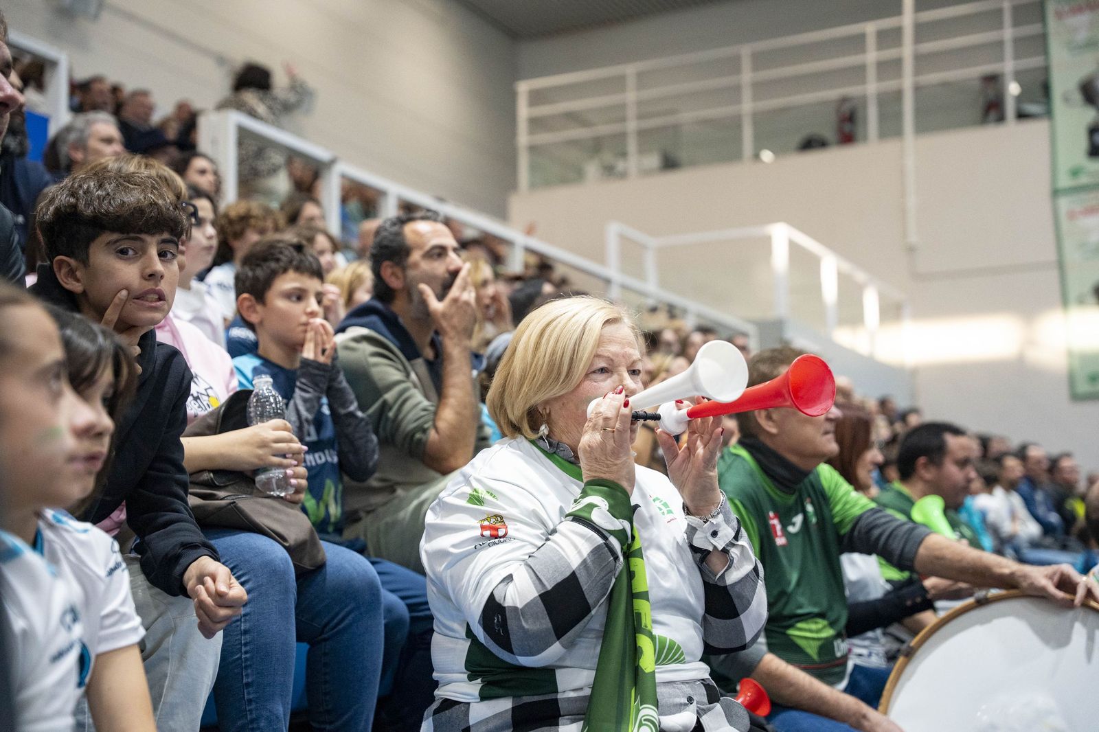 Las imágenes del partido entre Unicaja Costa de Almería y Pamesa Teruel de Superliga de voleibol