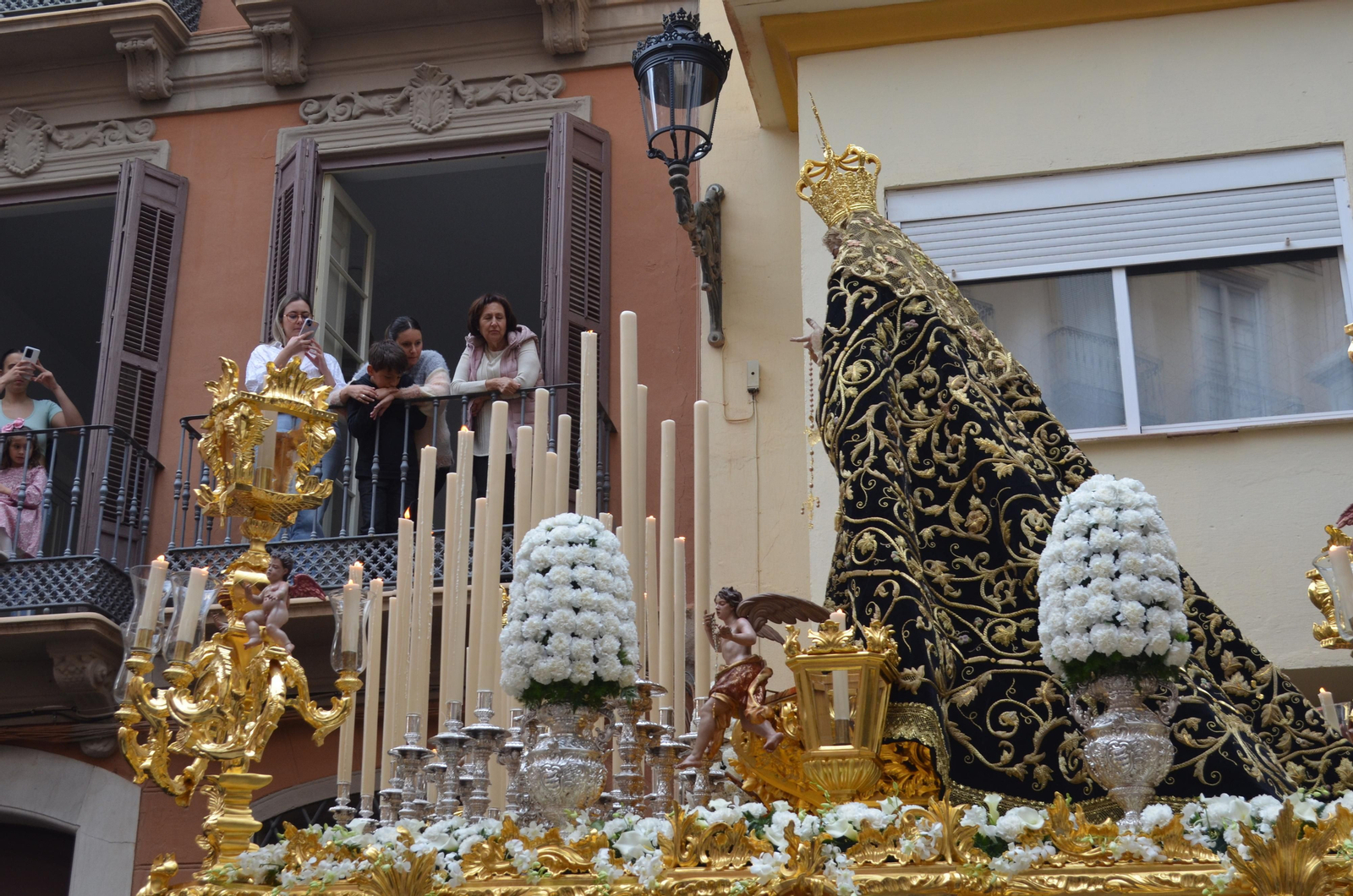 Viñeros en su procesión del Jueves Santo de Málaga, en fotos