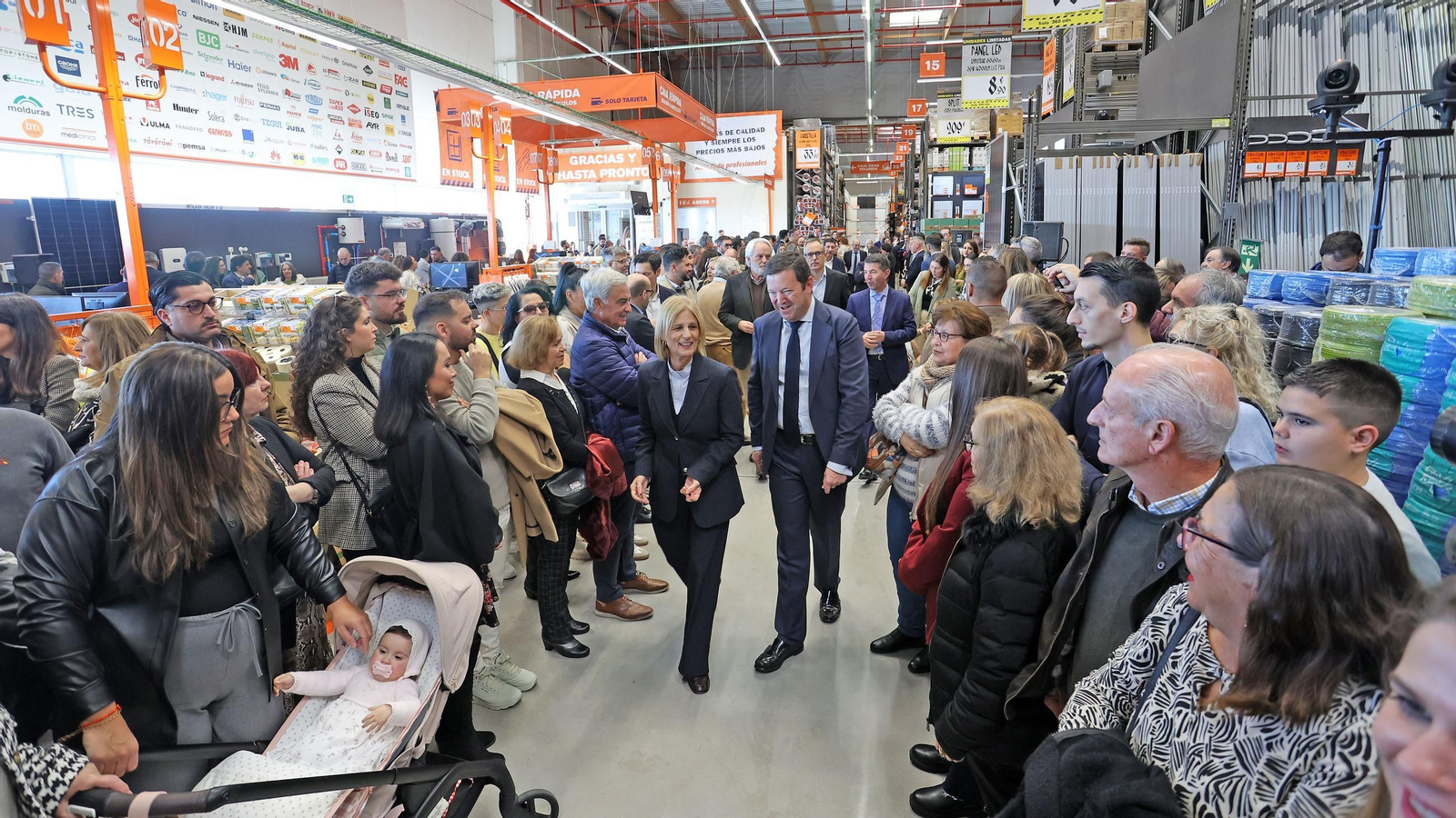 Imágenes de la inauguración de Obramat en Jerez
