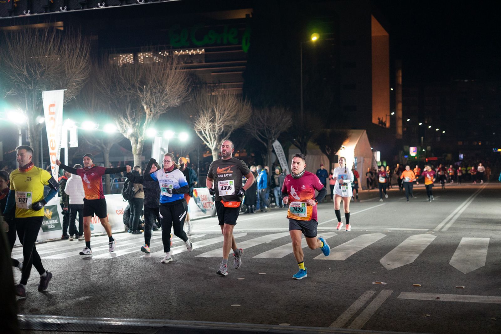 En imágenes: búscate en tu llegada a meta de la Carrera de San Antón 2026 (21)
