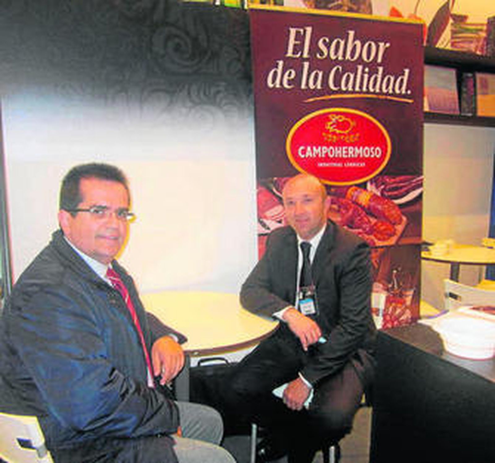 El alcalde de Níjar, Antonio Jesús Rodríguez, en Cárnicas Campohermoso.