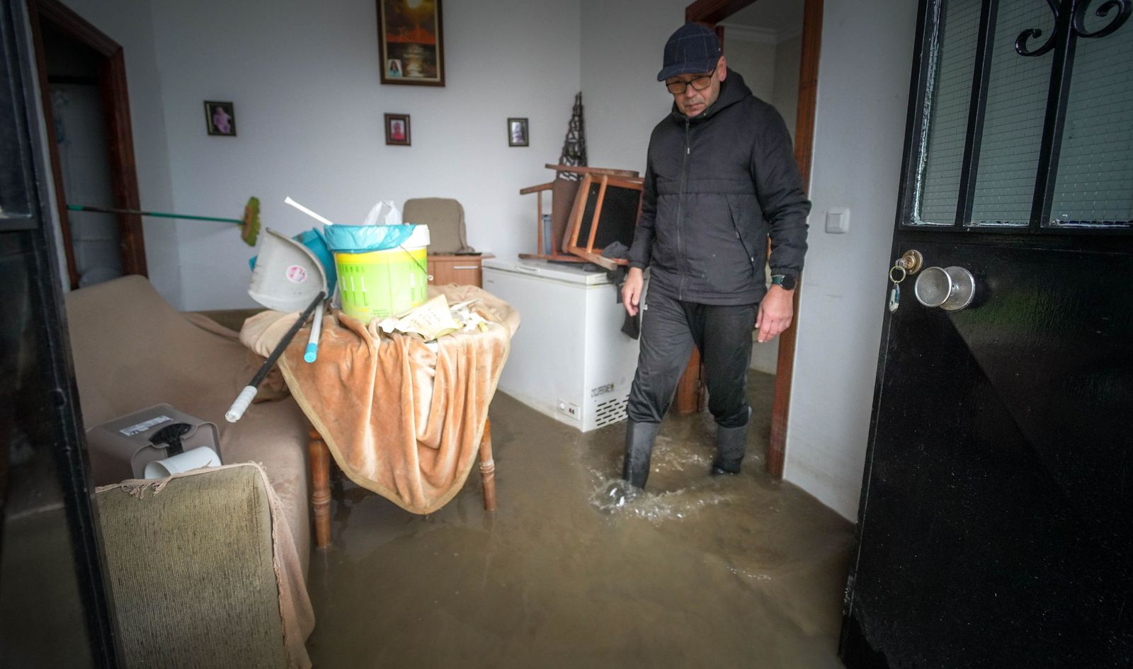 Imágenes de los torrentes de agua por las calles de Ubrique