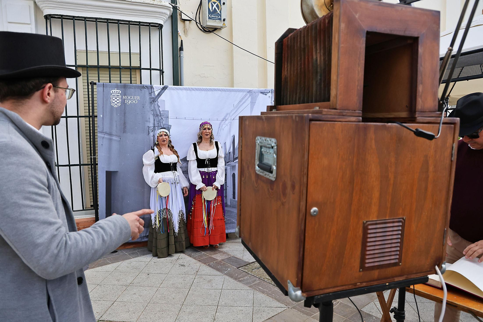 Imágenes del ambiente en la Feria de Época 1900 de Moguer