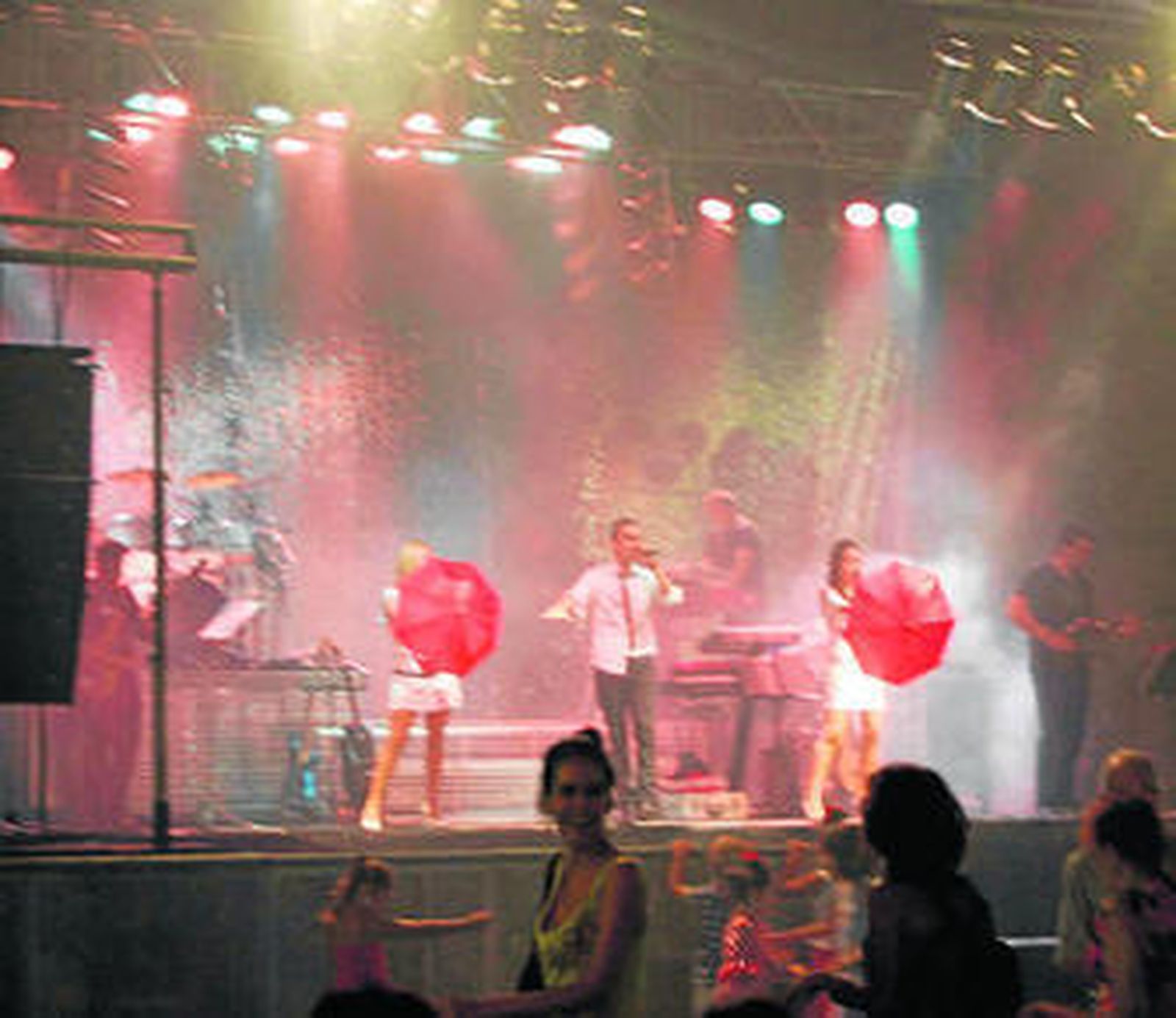 Un momento de la actuación en la Caseta Municipal.