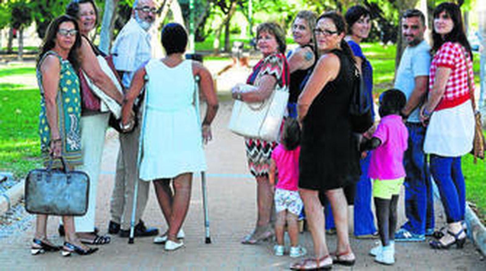 Familias de acogida y niños que vienen a operarse a Málaga dentro del programa de la Fundación Tierra de Hombres.