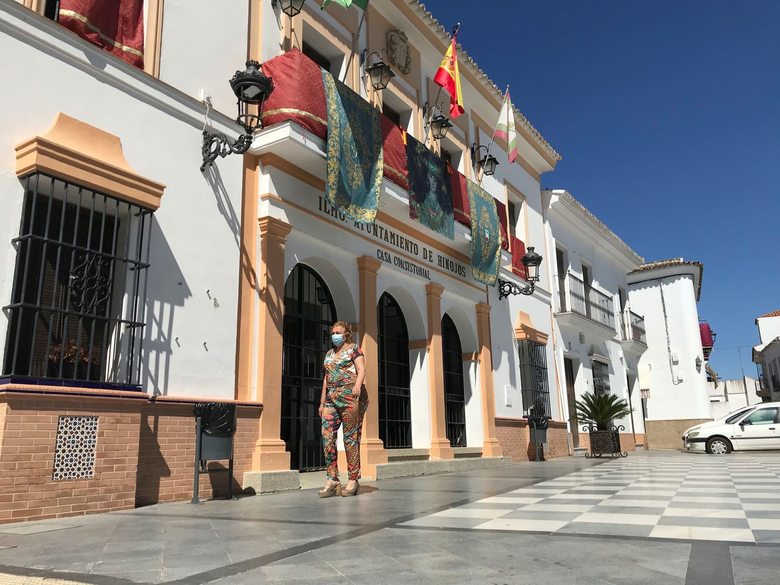 El Ayuntamiento de Hinojos lanza la décima campaña para incentivar el comercio local en Navidad.